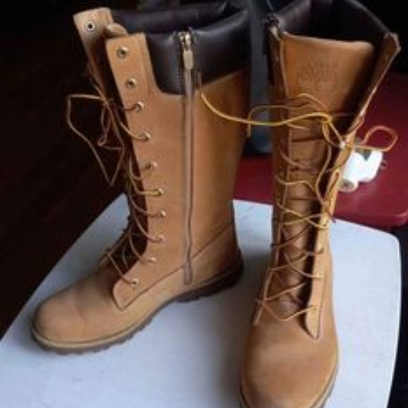 Excellent condition timberlands - Picture 2 of 4